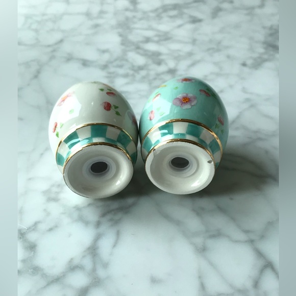 mackenzie childs Patience Brewster Forget Me Knot Egg Salt & Pepper Set - Picture 4 of 7